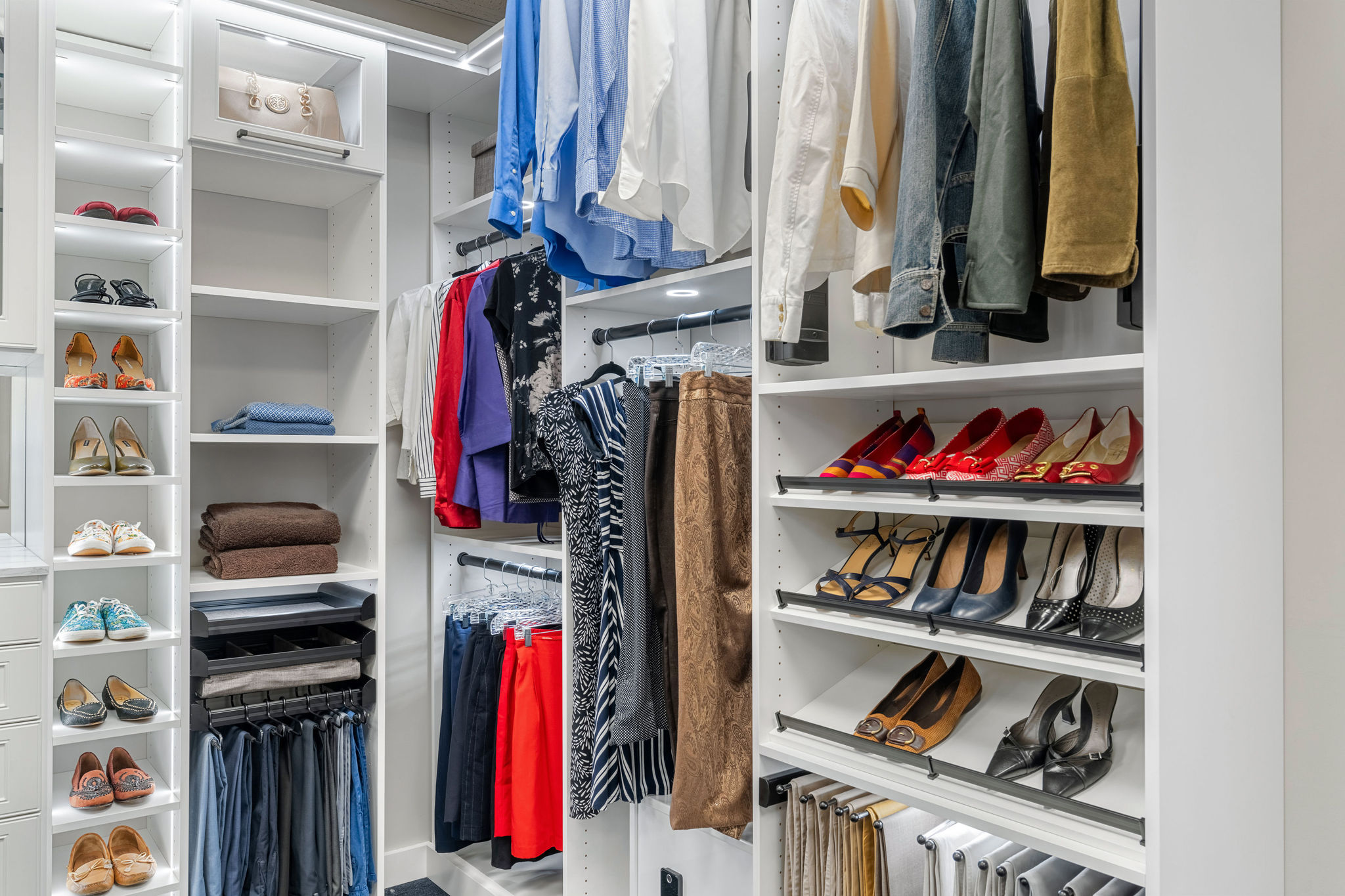 CustomClosetStorageSolution